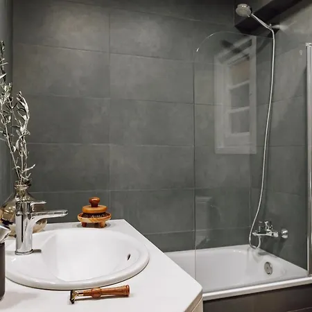 דירה Castellar - 2 Bedrooms In Eixample Dreta ברצלונה