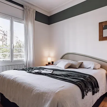 דירה Castellar - 2 Bedrooms In Eixample Dreta ברצלונה
