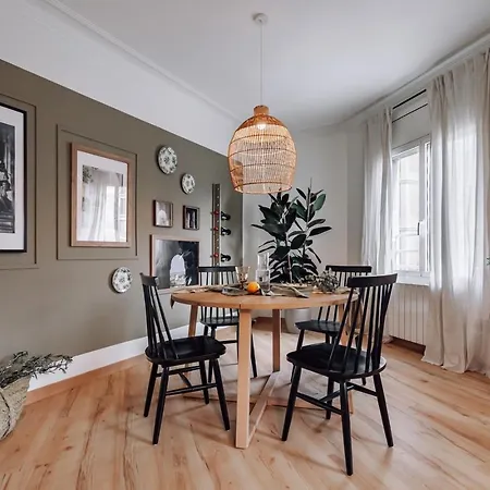 Castellar - 2 Bedrooms In Eixample Dreta ברצלונה